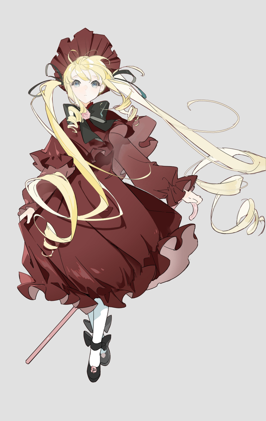 1girl 7tkei absurdres arms_at_sides bangs black_bow black_bowtie black_footwear blonde_hair blue_eyes bonnet bow bowtie cane capelet crossed_legs dress drill_hair flower footwear_bow full_body grey_background hair_ribbon highres holding holding_cane long_hair long_sleeves looking_at_viewer pantyhose pink_flower pink_rose puffy_long_sleeves puffy_sleeves red_capelet red_dress red_headwear ribbon rose rozen_maiden shinku shoes sidelocks simple_background skirt_hold solo standing twin_drills watson_cross white_legwear