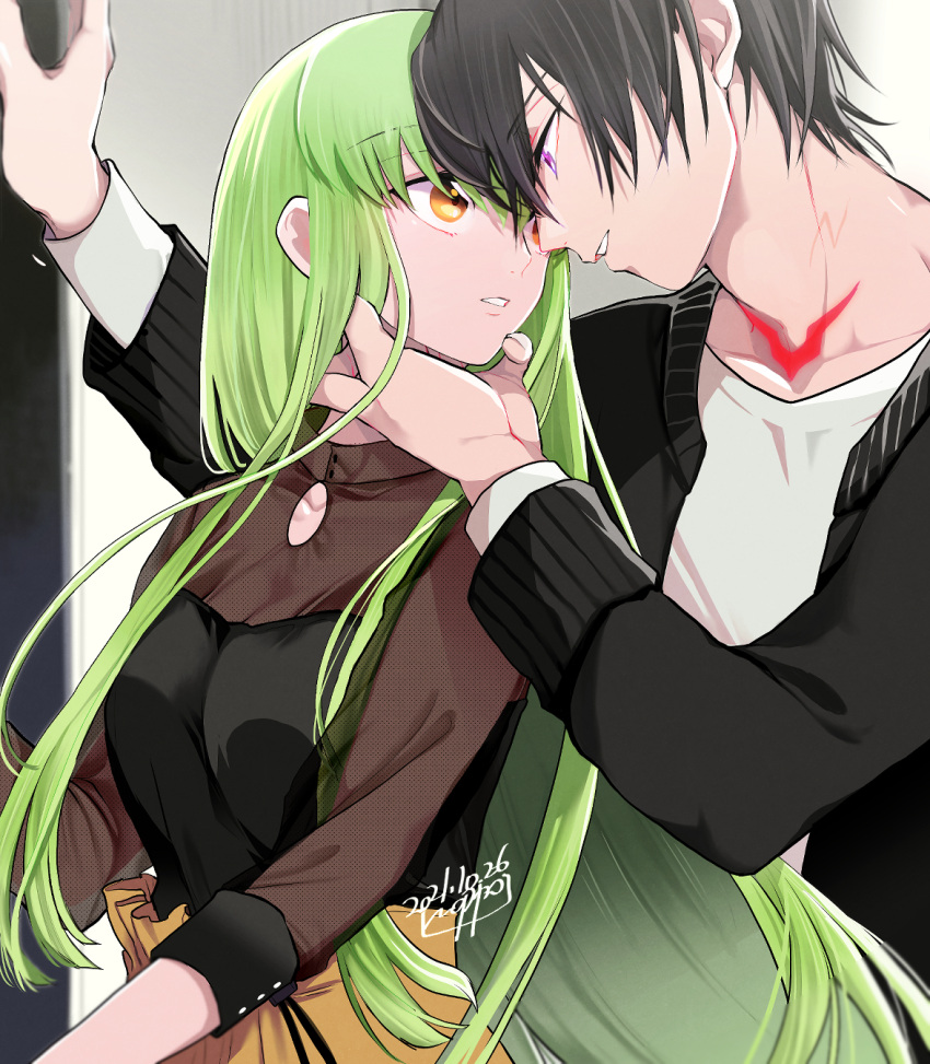 1boy 1girl black_hair breasts c.c. cardigan code_geass green_hair grin hetero highres lelouch_lamperouge long_hair looking_at_another noppo parted_lips purple_eyes smile very_long_hair yellow_eyes