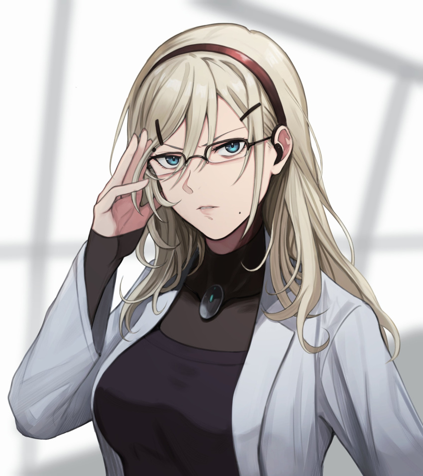 1girl absurdres bangs black_bodysuit black_shirt blonde_hair blue_eyes bodysuit breasts closed_mouth eyebrows_visible_through_hair eyepiece girls'_frontline glasses hair_between_eyes hair_ornament hairband hairclip hairpin hand_in_own_hair hand_on_eyewear highres lips long_hair long_sleeves looking_at_viewer medium_breasts mole mole_under_mouth open_clothes open_robe parted_lips red_hairband robe shaw_(girls'_frontline) shirt simple_background solo unbuttoned unbuttoned_shirt upper_body white_robe yotsuyama_(yomo8ama)