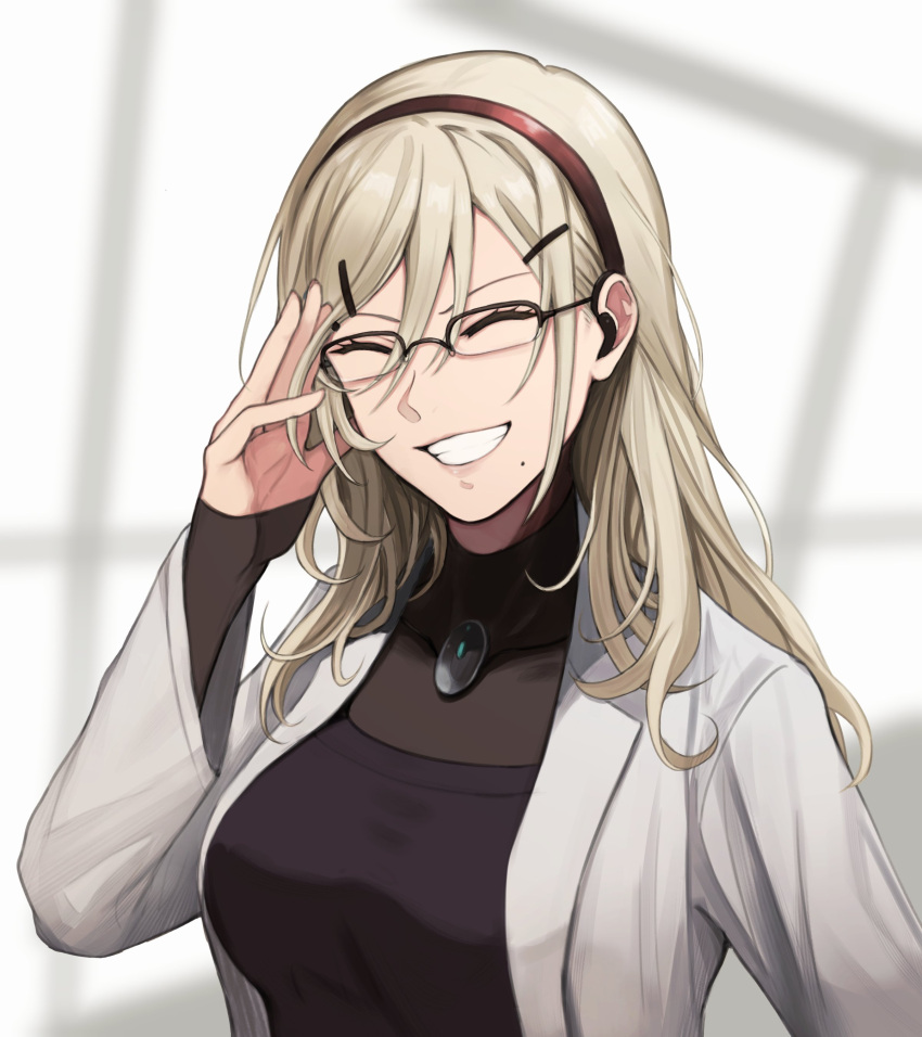 1girl absurdres bangs black_bodysuit black_shirt blonde_hair bodysuit breasts closed_eyes eyebrows_visible_through_hair eyepiece girls'_frontline glasses hair_between_eyes hair_ornament hairband hairclip hairpin hand_in_own_hair hand_on_eyewear highres lips long_hair long_sleeves medium_breasts mole mole_under_mouth open_clothes open_mouth open_robe parted_lips red_hairband robe shaw_(girls'_frontline) shirt simple_background smile solo teeth_hold unbuttoned unbuttoned_shirt upper_body white_robe yotsuyama_(yomo8ama)
