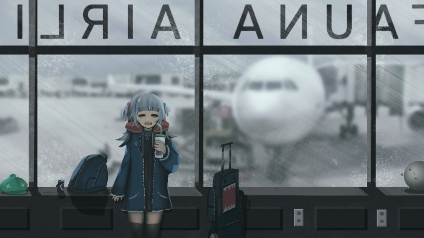 1girl =_= absurdres aircraft airplane airport anonamos arm_support backpack bag bangs black_dress black_legwear blue_hair blue_hoodie blue_jacket blunt_bangs blurry blurry_background cameo carrier cup disposable_cup domo-kun dress drinking_straw gawr_gura grey_sky hair_ornament hand_up highres holding holding_cup hololive hololive_english hood hoodie indoors jacket long_sleeves medium_hair mirrored_text multicolored_hair open_clothes open_jacket overcast rain rectangular_mouth shark_hair_ornament sharp_teeth sleeves_past_wrists solo standing streaked_hair teeth thighhighs two_side_up virtual_youtuber white_hair wide_sleeves window