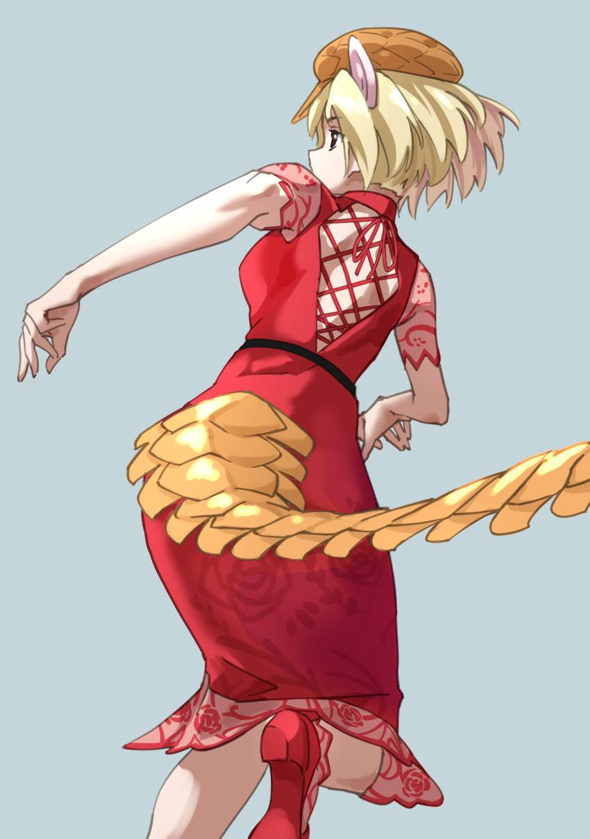 1girl absurdres alternate_costume bare_arms blonde_hair commentary dress from_behind giant_pangolin_(kemono_friends) grey_background hat highres kemono_friends long_dress looking_away pangolin_ears pangolin_tail red_dress red_footwear shoes short_hair short_sleeves simple_background solo tail tanabe_(fueisei)
