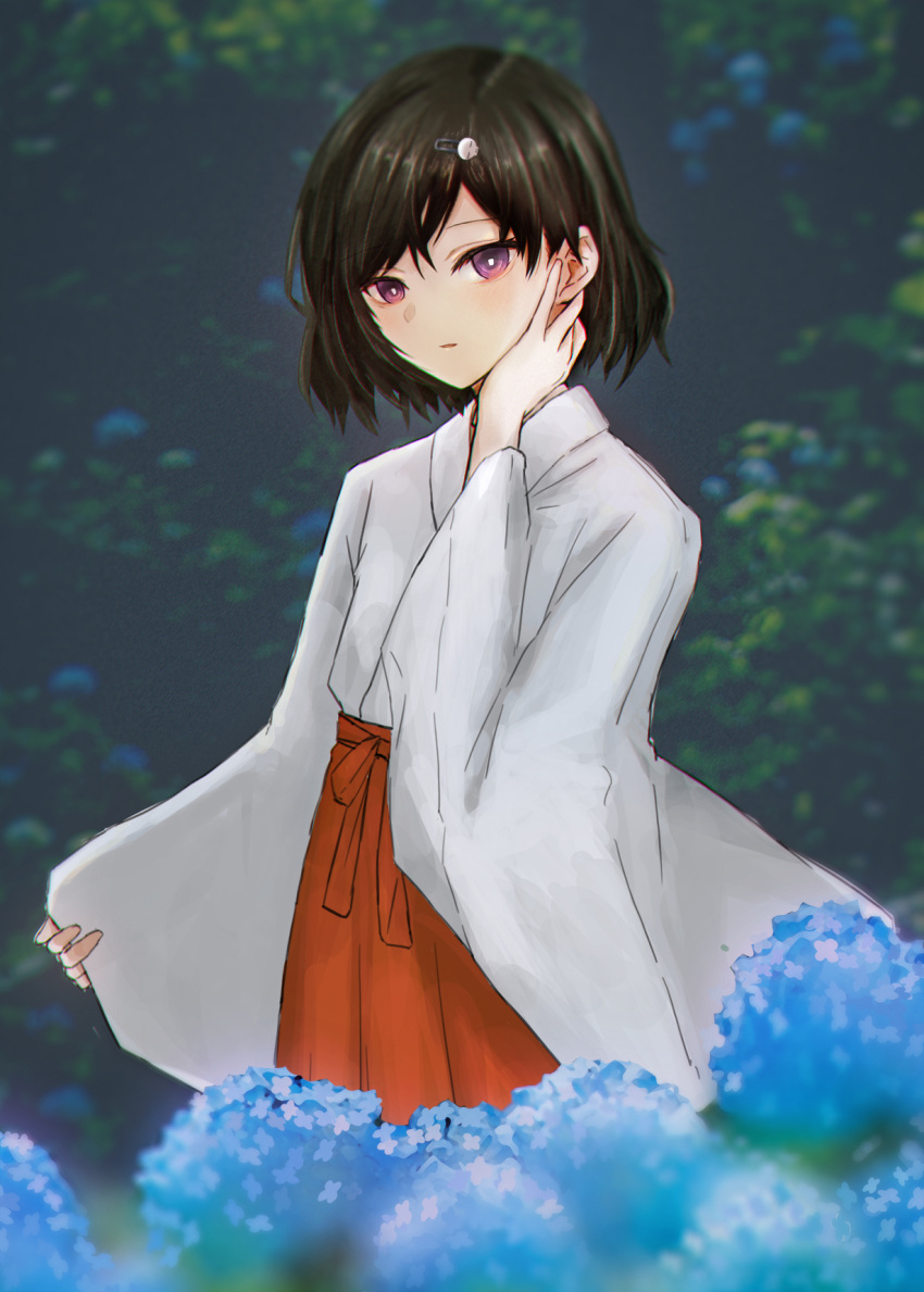 1boy bangs black_hair commentary_request hair_ornament hairclip hakama hakama_skirt highres japanese_clothes long_sleeves looking_at_viewer male_focus miko otoko_no_ko purple_eyes red_hakama short_hair skirt solo steins;gate tetotepenson urushibara_ruka wide_sleeves