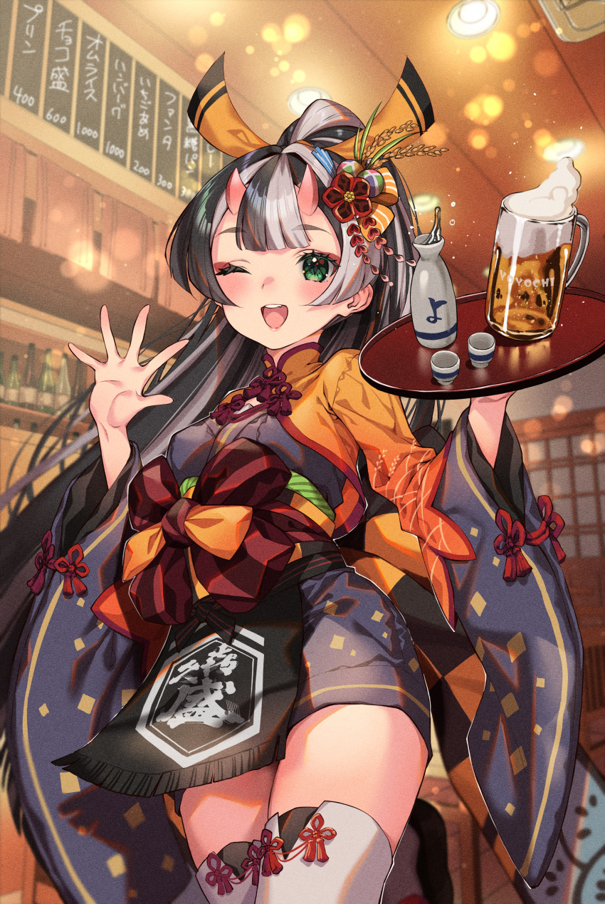 1girl :d absurdres bar_(place) beer_mug black_hair blue_kimono blunt_bangs bottle bow chinese_clothes choko_(cup) cropped_legs cup double-parted_bangs eyeliner green_eyes hair_ornament highres holding holding_tray horns japanese_clothes kiduki_yoyo kimono kink_(tortoiseshell) long_hair makeup mug multicolored_hair official_art one_eye_closed oni orange_bow orange_shirt pelvic_curtain red_eyeliner sake_bottle shirt sidelocks smile tassel thighhighs tokkuri tray two-tone_hair vase_(vtuber_group) virtual_youtuber waving white_hair white_thighhighs