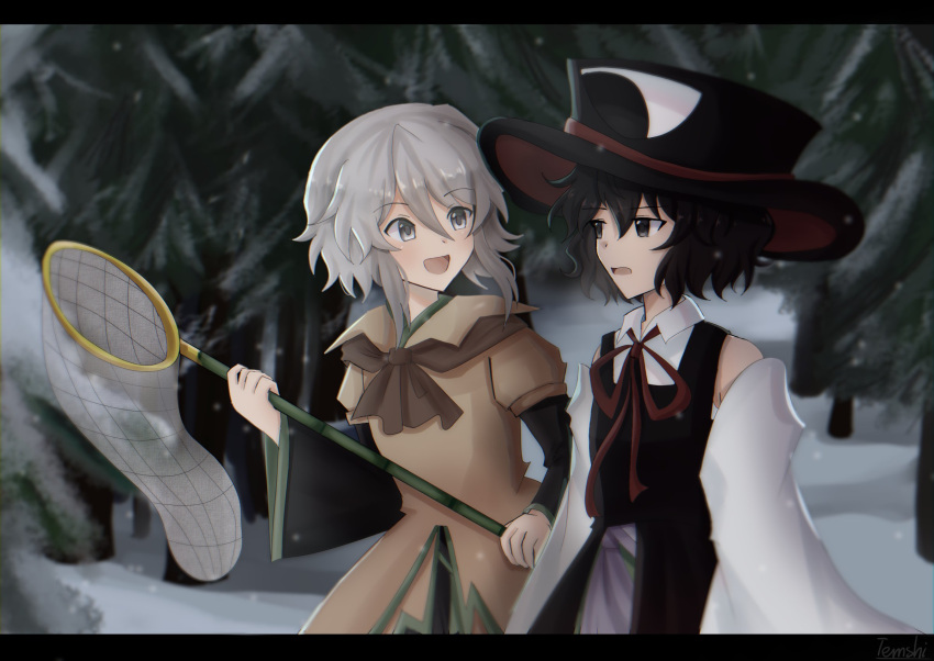 2others androgynous ascot black_eyes black_hair brown_coat coat collared_shirt detached_sleeves enraku_tsubakura grey_eyes grey_hair hat highres houlen_yabusame layered_sleeves len'en long_sleeves multiple_others outdoors reactivate_majestical_imperial red_ribbon ribbon shirt short_hair short_hair_with_long_locks short_over_long_sleeves short_sleeves shorts sleeveless smile snowing temshi top_hat