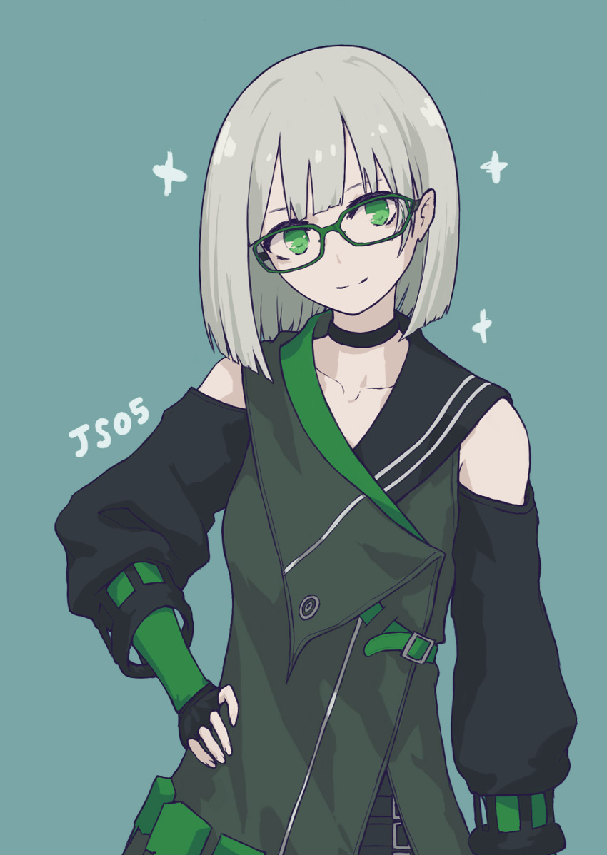 1girl bangs belt bespectacled black_choker black_gloves blunt_bangs character_name choker closed_mouth collarbone detached_sleeves fingerless_gloves girls'_frontline glasses gloves green_background green_eyes green_hair hand_on_hip highres js05_(girls'_frontline) looking_at_viewer off_shoulder papaia_(quentingqoo) short_hair simple_background smile solo sparkle standing