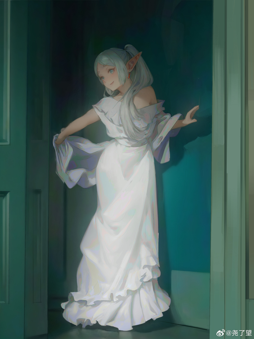 1girl absurdres commentary_request cropped door dress elf frieren full_body green_theme highres indoors long_dress off_shoulder open_door pointy_ears shawl solo sousou_no_frieren standing twintails weibo_logo weibo_username white_dress white_hair yao_liao_wang