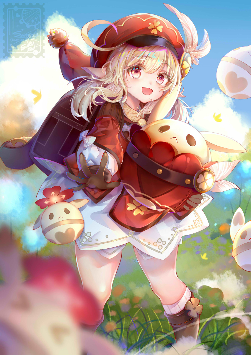 1girl :d absurdres ahoge aiming_at_viewer backpack bag bangs bloomers blue_sky blurry boots brown_footwear brown_gloves brown_scarf cabbie_hat carrying cloud cloudy_sky clover_print coat commentary_request depth_of_field doll field flower flower_field genshin_impact gloves hair_between_eyes hat hat_feather hat_ornament highres holding holding_doll jumpy_dumpty klee_(genshin_impact) knee_boots kneehighs light_brown_hair long_hair long_sleeves looking_at_viewer low_twintails orange_eyes pocket pointy_ears randoseru red_coat red_headwear scarf shizi_suky sidelocks sky smile socks solo stuffed_animal stuffed_toy throwing twintails underwear