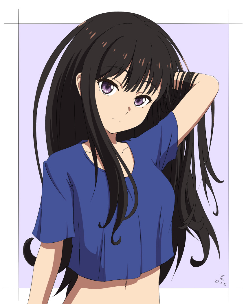 1girl arm_up bad_anatomy bangs black_hair blue_shirt border breasts closed_mouth collarbone curly_hair dated hand_in_own_hair highres inoue_takina long_hair lycoris_recoil navel purple_background purple_eyes shirt short_sleeves signature solo thu_(poland) white_border