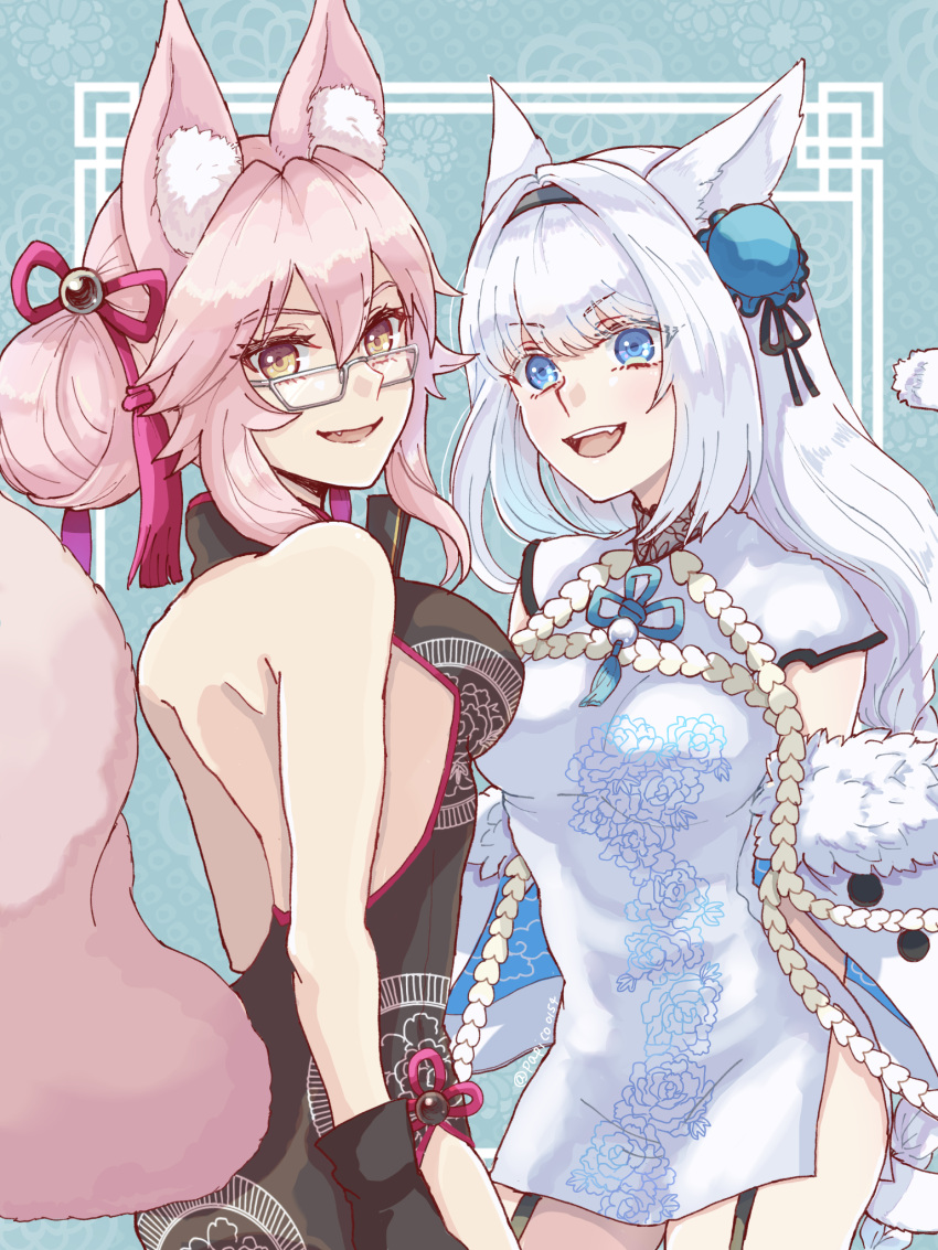 2girls :d animal_ears arm_at_side arms_behind_back backless_dress backless_outfit bangs black_dress black_garter_straps black_gloves black_hairband blue_background blue_eyes bow breasts bun_cover cat_ears cat_girl cat_tail china_dress chinese_clothes commentary cowboy_shot dobrynya_nikitich_(fate) double_bun dress fang fangs fate/grand_order fate_(series) floral_print fox_ears fox_girl fox_tail fur_trim garter_straps glasses gloves hair_between_eyes hair_bow hair_bun hair_intakes hairband highres kanoko_(pattern) koyanskaya_(chinese_lostbelt_outfit)_(fate) koyanskaya_(fate) lace_collar long_hair looking_at_viewer looking_back medium_breasts multiple_girls official_alternate_costume official_alternate_hairstyle open_mouth papico0154 patterned_background pink_bow pink_hair short_dress side_slit sidelocks sleeveless sleeveless_dress smile tail tamamo_(fate) twitter_username white_dress white_hair yellow_eyes