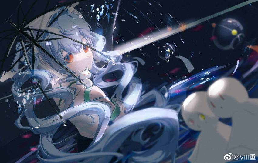 1girl blue_hair commentary double_helix from_behind girls'_frontline girls'_frontline_neural_cloud hair_between_eyes helix_(girls'_frontline_nc) holding holding_umbrella long_hair looking_at_viewer looking_back orange_eyes rain shuimu_mao_mao_tou solo teruterubouzu transparent transparent_umbrella twintails umbrella upper_body very_long_hair weibo_username wind_chime