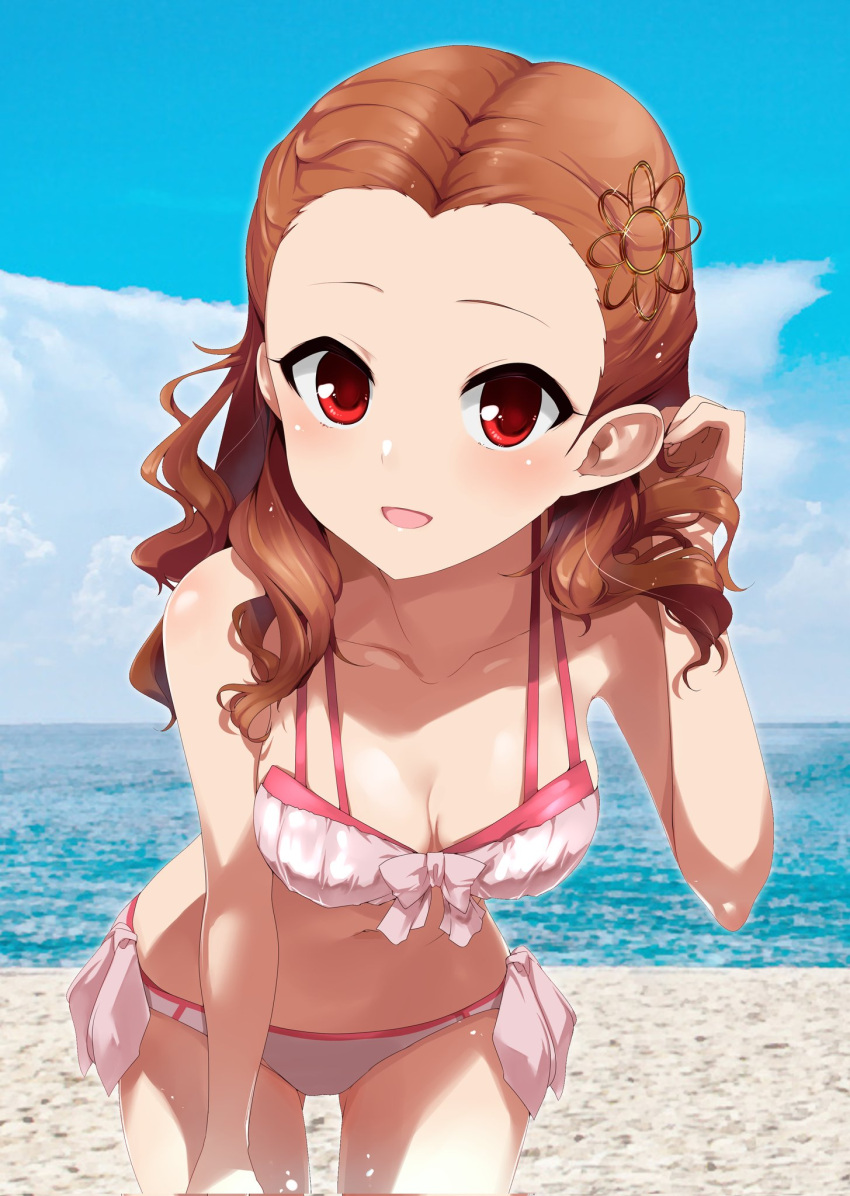 1girl beach bikini blue_sky blush breasts breasts_apart brown_hair collarbone commission forehead hair_tucking highres horizon idolmaster idolmaster_cinderella_girls leaning_forward looking_at_viewer medium_breasts navel outdoors paopao pink_bikini red_eyes seki_hiromi skeb_commission sky smile solo swimsuit wavy_hair