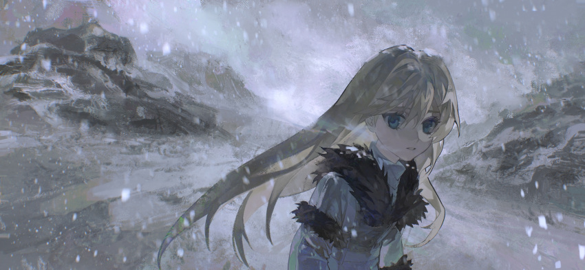 1girl bangs blonde_hair blue_coat blue_eyes chan9233 character_request chinese_commentary coat collared_coat commentary_request copyright_request from_side fur-trimmed_coat fur_trim grey_background grey_sky hair_between_eyes hair_intakes highres long_hair looking_at_viewer outdoors parted_lips rock snow snowing solo upper_body winter_clothes winter_coat