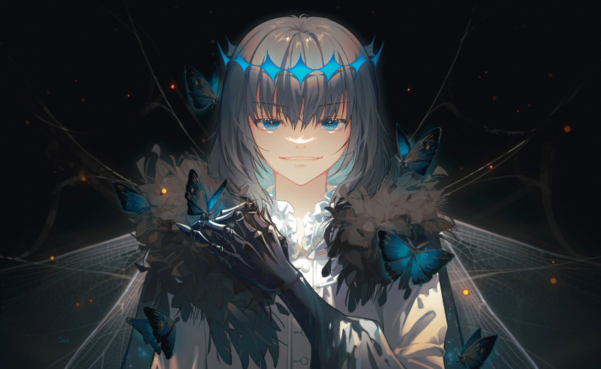 1boy alternate_hair_color arthropod_boy bangs black_hair blue_eyes bug butterfly butterfly_on_hand cloak collared_shirt commentary_request crown diamond_hairband fate/grand_order fate_(series) fur-trimmed_cloak fur_collar fur_trim gradient_butterfly highres insect_wings long_sleeves looking_at_viewer male_focus medium_hair oberon_(fate) oberon_(third_ascension)_(fate) official_alternate_costume shir_l1 shirt smile solo upper_body white_shirt wings