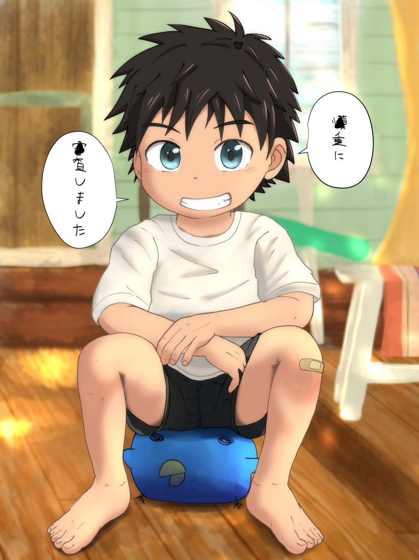 1boy aota_x bandaid bandaid_on_knee bandaid_on_leg barefoot bird black_hair black_shorts blue_eyes blush child clenched_teeth crossed_arms eyelashes feet happy highres indoors knees looking_at_viewer male_child male_focus original shadow shirt short_sleeves shorts sitting smile solo speech_bubble spiked_hair teeth translation_request white_shirt window wooden_floor younger