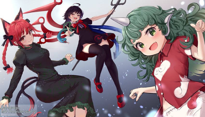 3girls :d absurdres ahoge animal_ears bangs black_dress black_hair black_thighhighs bow bowtie braid breasts cat_ears cat_tail dargo dress fang feet_out_of_frame flat_chest gradient gradient_background green_dress green_eyes green_hair grey_background hair_bow highres horns houjuu_nue kaenbyou_rin komano_aunn long_hair long_sleeves looking_at_viewer multiple_girls multiple_tails open_mouth paw_pose pointy_ears red_bow red_bowtie red_eyes red_footwear red_hair shoes short_sleeves simple_background single_horn smile tail thighhighs touhou twin_braids wings zettai_ryouiki