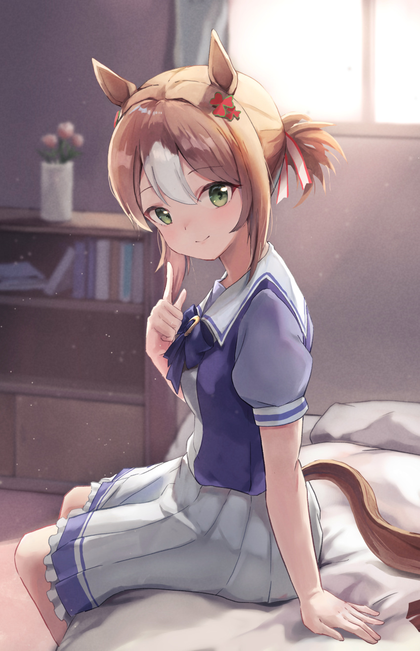1girl absurdres animal_ears aoniyoshi bow bowtie brown_hair clover_hair_ornament fine_motion_(umamusume) from_side green_eyes hair_between_eyes hair_ornament highres horse_ears horse_girl horse_tail horseshoe_ornament index_finger_raised indoors looking_at_viewer looking_to_the_side multicolored_hair on_bed pleated_skirt puffy_short_sleeves puffy_sleeves purple_bow purple_bowtie purple_shirt sailor_collar sailor_shirt school_uniform shirt short_sleeves sitting skirt smile solo tail tracen_school_uniform two-tone_hair umamusume white_hair white_skirt