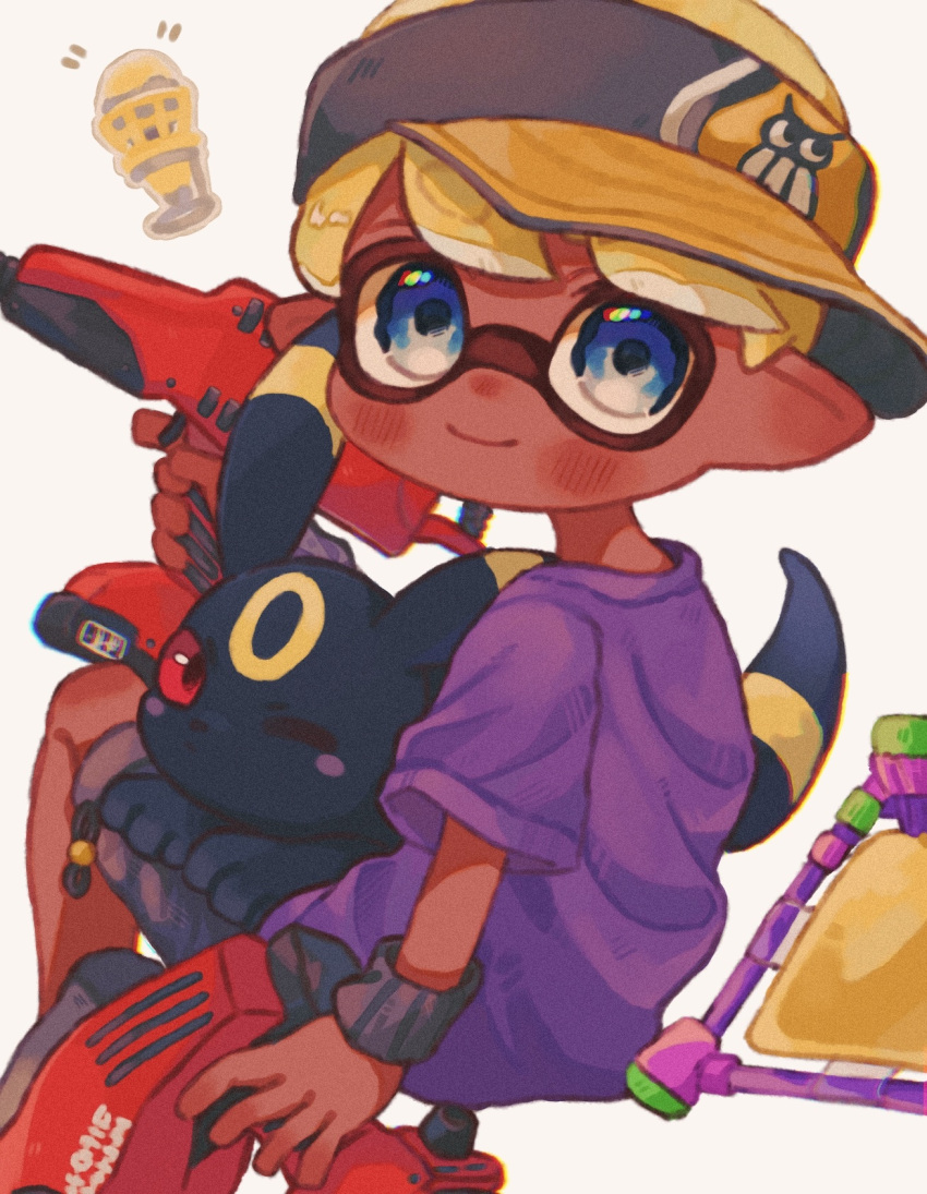 1boy black_fur blonde_hair blue_eyes closed_mouth commentary_request dark-skinned_male dark_skin dualie_squelcher_(splatoon) facial_mark forehead_mark full_body gun highres holding holding_gun holding_weapon inkling inkling_boy inkling_player_character male_focus ochocho2828 one_eye_closed pointy_ears pokemon pokemon_(creature) print_headwear print_shirt red_eyes shirt short_hair simple_background sitting smile splat_bomb_(splatoon) splatoon_(series) splatoon_3 tail tentacle_hair umbreon visor_cap wave_breaker_(splatoon) weapon white_background wristband