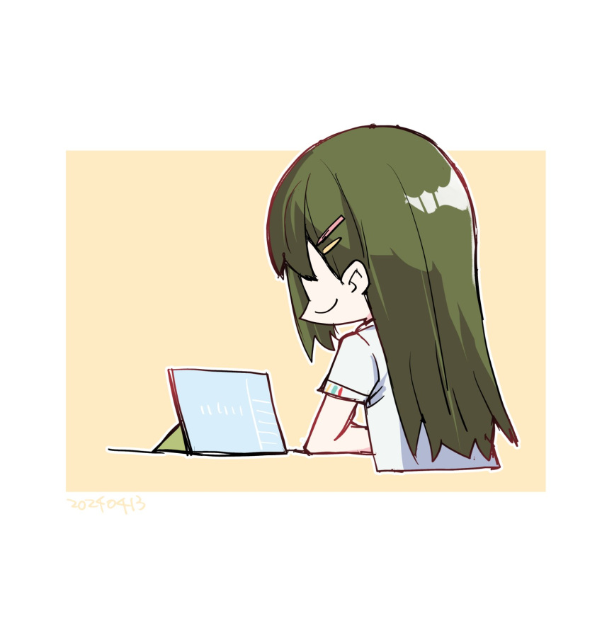 1girl border commentary_request dated from_behind green_hair hair_ornament hairclip highres kanduki_kamibukuro link!_like!_love_live! long_hair love_live! oogami_sachi outline outside_border shirt short_sleeves sideways_mouth smile solo straight_hair tablet_pc watching white_border white_outline white_shirt yellow_background