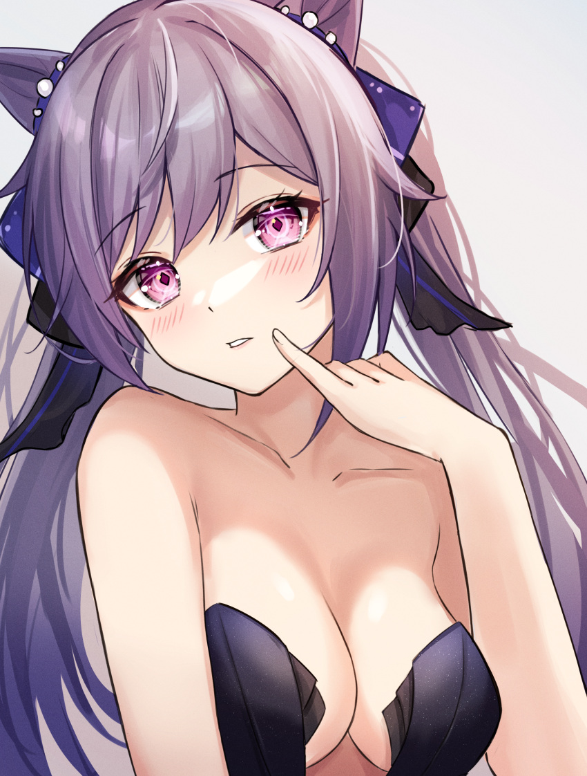 1girl absurdres atychi bangs bare_shoulders black_ribbon blush breasts cleavage commentary_request cone_hair_bun genshin_impact grey_background hair_bun hair_ribbon hand_up head_tilt highres keqing_(genshin_impact) long_hair medium_breasts parted_lips pink_eyes purple_hair ribbon simple_background solo twintails upper_body