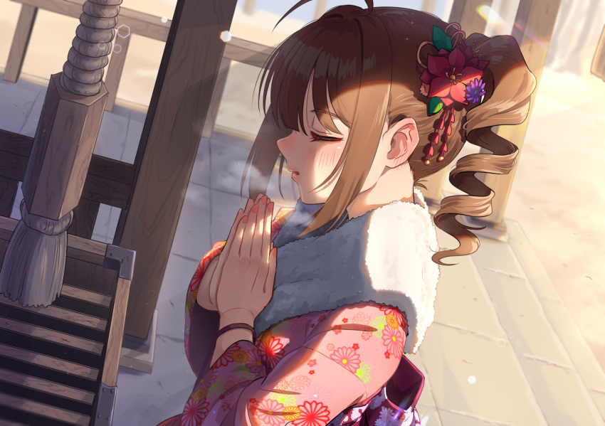 1girl ahoge bangs bracelet breath brown_hair closed_eyes day drill_hair dutch_angle floral_print flower from_side fur_scarf furisode hair_flower hair_ornament idolmaster idolmaster_million_live! idolmaster_million_live!_theater_days japanese_clothes jewelry kamille_(vcx68) kimono lens_flare long_sleeves medium_hair obi offertory outdoors own_hands_together pink_kimono praying rope sash side_drill side_ponytail sidelocks solo temple yokoyama_nao