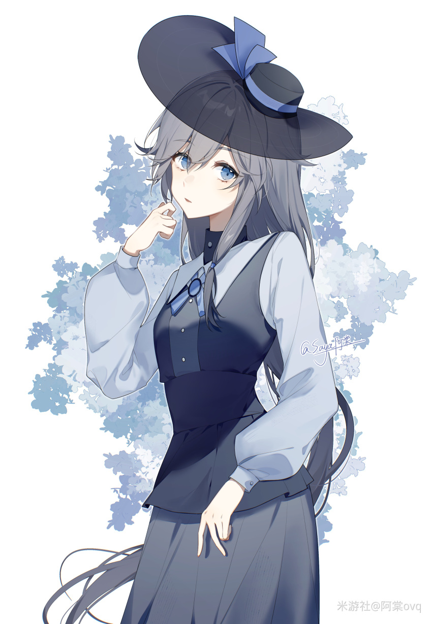 1girl absurdres artist_name ascot black_sash black_shirt black_skirt blue_ascot blue_eyes blue_hair breasts chinese_text collared_shirt dress_shirt fu_hua grey_hair hair_between_eyes hand_up hat highres honkai_(series) honkai_impact_3rd large_hat leaf leaf_background long_hair long_skirt long_sleeves looking_at_viewer low-tied_long_hair low_ponytail official_alternate_costume parted_lips ponytail sash saya_atang shirt simple_background simplified_chinese_text skirt small_breasts solo white_background white_shirt white_sleeves