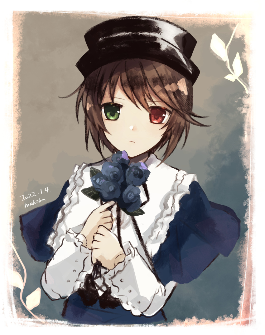 1girl :&lt; androgynous artist_name bangs black_headwear black_ribbon black_vest blue_capelet blue_flower blue_pants blue_rose bouquet brown_hair capelet commentary dated doll doll_joints expressionless flower frills green_eyes hair_between_eyes hat heterochromia highres holding holding_bouquet joints koto_(shiberia39) lace-up_top leaf light_frown long_sleeves looking_at_viewer neck_ribbon pants plant porkpie_hat red_eyes reverse_trap ribbon rose rozen_maiden shirt short_hair signature solo souseiseki swept_bangs tomboy upper_body very_short_hair vest vines white_shirt