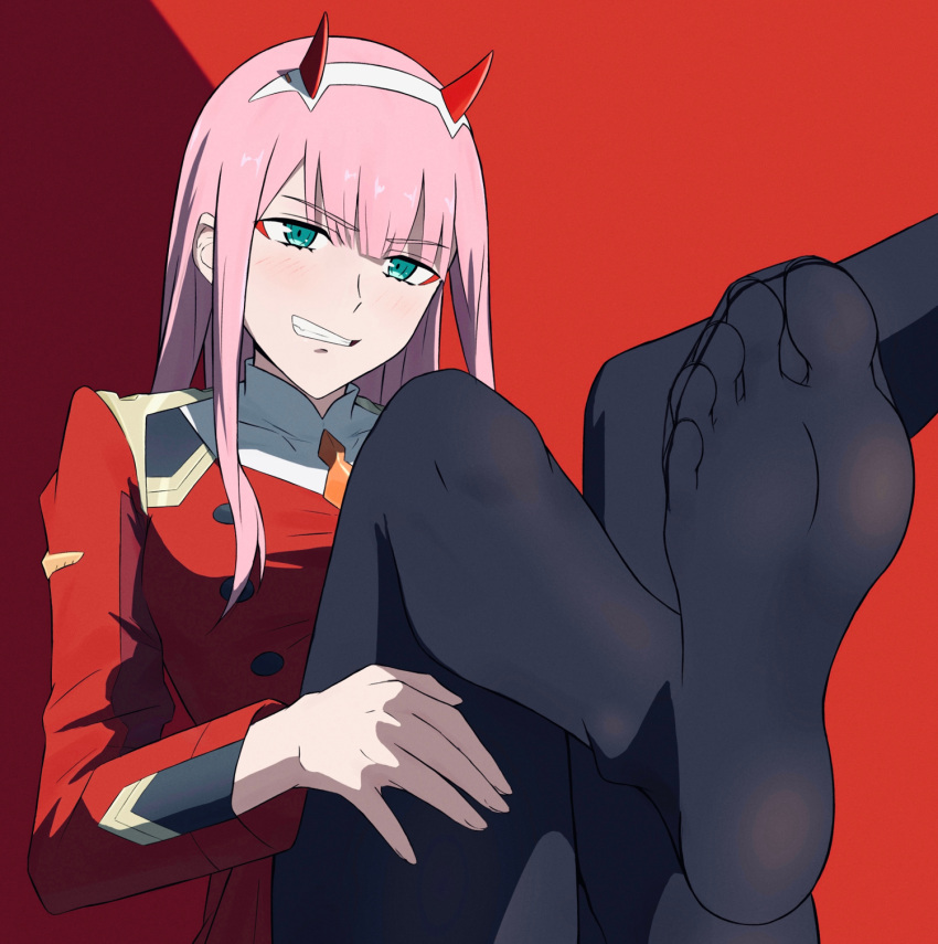 1girl black_pantyhose blue_eyes darling_in_the_franxx feet foot_focus foreshortening grin hairband highres horns jacket long_hair long_sleeves pantyhose pink_hair presenting_foot red_background red_jacket shiny shiny_hair sitting smile soles solo toes white_hairband yakisobaosu zero_two_(darling_in_the_franxx)