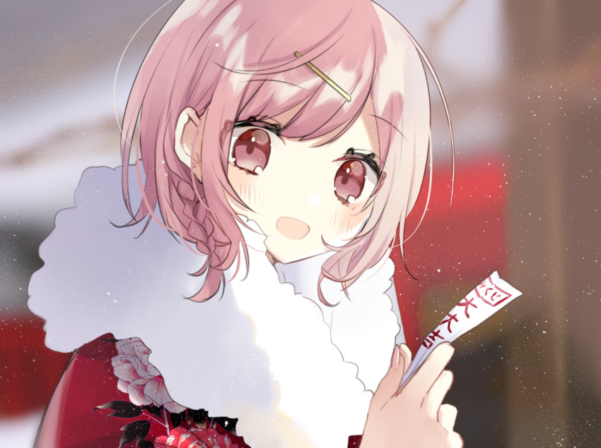 1girl :d bangs blurry blurry_background blush braid commentary_request depth_of_field fur_collar hachimitsu_honey hair_ornament hairclip hands_up holding japanese_clothes kimono looking_at_viewer omikuji original pink_hair red_eyes red_kimono smile solo upper_body