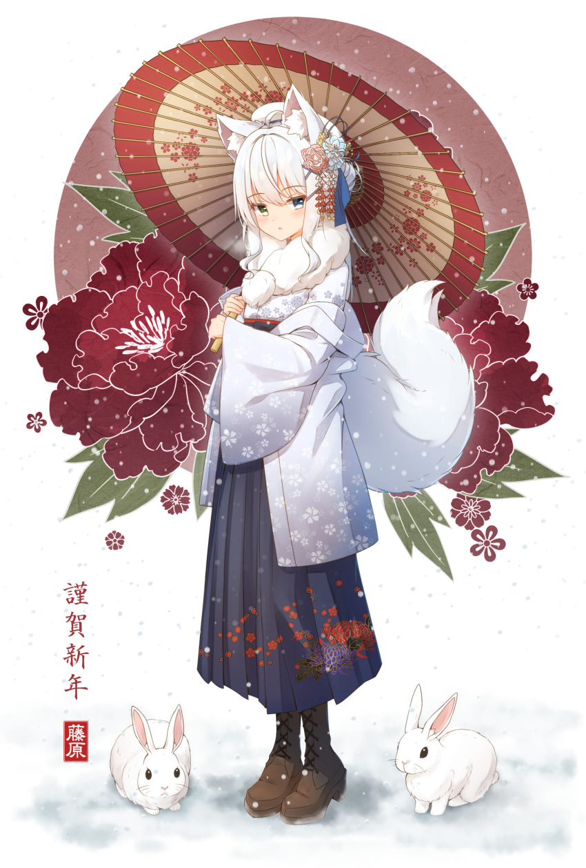 1girl absurdres ahoge animal animal_ear_fluff animal_ears bangs beret black_hakama blue_eyes blue_flower blue_kimono boots breath brown_footwear brown_umbrella chinese_zodiac commentary_request copyright_request coreytaiyo cross-laced_footwear floral_background floral_print flower full_body fur_collar green_eyes hair_between_eyes hair_flower hair_ornament hakama hakama_skirt hat heterochromia highres holding holding_umbrella japanese_clothes kimono lace-up_boots long_sleeves oil-paper_umbrella pink_flower pink_rose print_kimono rabbit rose skirt snow snowing solo standing tail umbrella virtual_youtuber white_background white_hair white_headwear white_rabbit_(animal) wide_sleeves year_of_the_rabbit