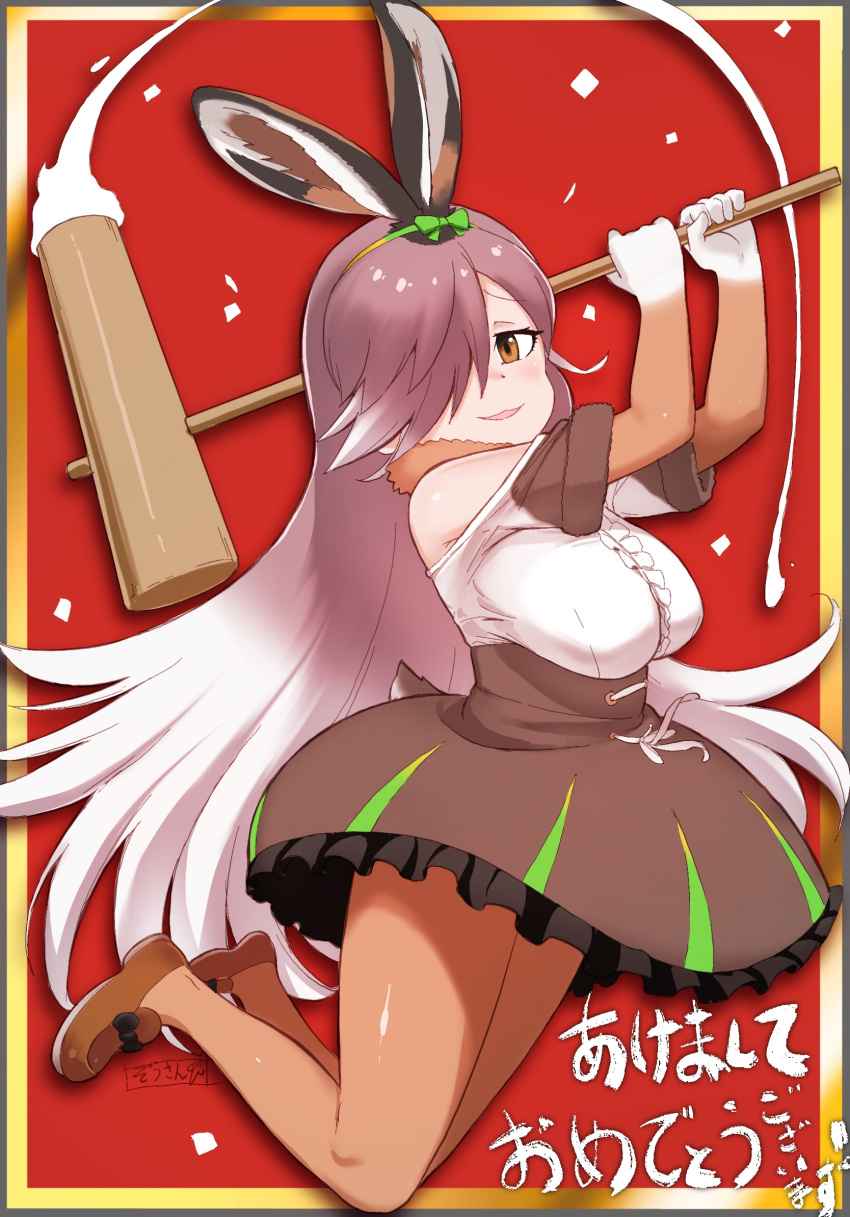 1girl animal_ear_fluff animal_ears bangs border breasts brown_footwear brown_hair brown_skirt center_frills chinese_zodiac commentary elbow_gloves european_hare_(kemono_friends) extra_ears frilled_skirt frills full_body fur-trimmed_sleeves fur_collar fur_trim gloves gradient_hair hair_over_one_eye hairband high-waist_skirt highres kemono_friends kine large_breasts long_hair mallet masuyama_ryou multicolored_hair one_eye_covered pantyhose parted_lips rabbit_ears rabbit_girl rabbit_tail red_background shoes short_sleeves simple_background skirt smile solo tail very_long_hair white_hair year_of_the_rabbit