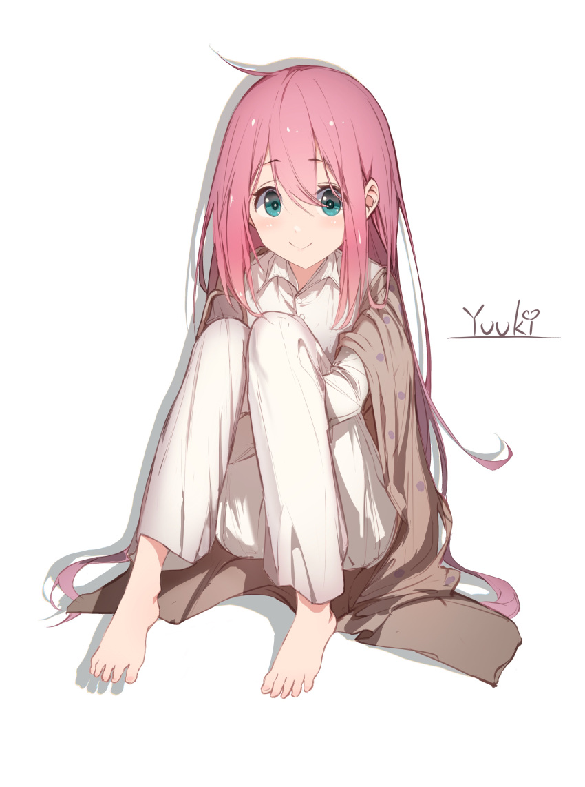 1girl absurdres aqua_eyes artist_name bangs barefoot brown_jacket feet hair_between_eyes highres hugging_own_legs jacket kagamihara_nadeshiko long_hair long_sleeves looking_at_viewer pajamas pants pink_hair shirt signature simple_background sitting smile solo spread_toes toenails toes very_long_hair white_background white_pants white_shirt yurucamp yuuki_(yuuki08435994)