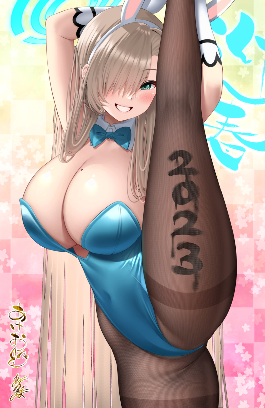 1girl 2023 :d animal_ears arms_up asuna_(blue_archive) blue_archive blue_leotard blush breasts brown_hair brown_pantyhose checkered_background chinese_zodiac cleavage covered_navel elbow_gloves fake_animal_ears gloves gradient gradient_background green_eyes grin hair_over_one_eye hairband highres large_breasts leg_up leotard long_hair looking_at_viewer mole mole_on_breast pantyhose parted_lips rabbit_ears smile solo split standing standing_on_one_leg standing_split strapless strapless_leotard thighband_pantyhose very_long_hair white_gloves white_hairband year_of_the_rabbit yunagi_amane