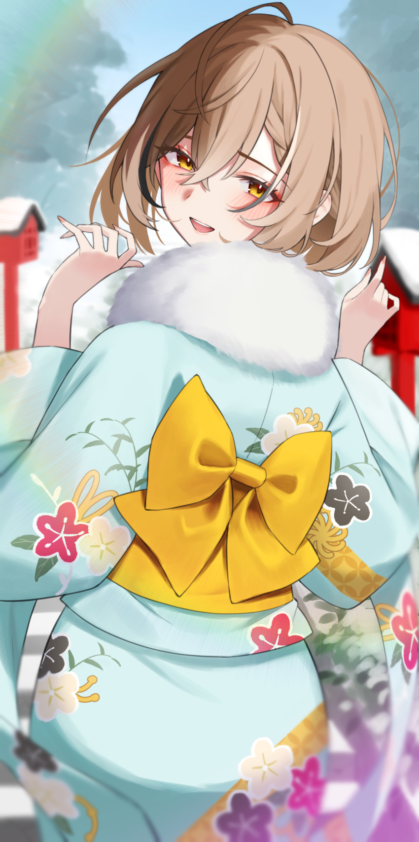 1girl :d absurdres back_bow bangs black_hair blue_kimono blue_sky blush bow braid braided_bangs brown_hair commentary_request day floral_print from_behind fur_collar gukurosawa01 hair_between_eyes hands_up highres hololive hololive_english japanese_clothes kimono long_sleeves looking_at_viewer looking_back multicolored_hair nanashi_mumei obi outdoors print_kimono sash sky smile solo streaked_hair tree virtual_youtuber wide_sleeves yellow_bow yellow_eyes