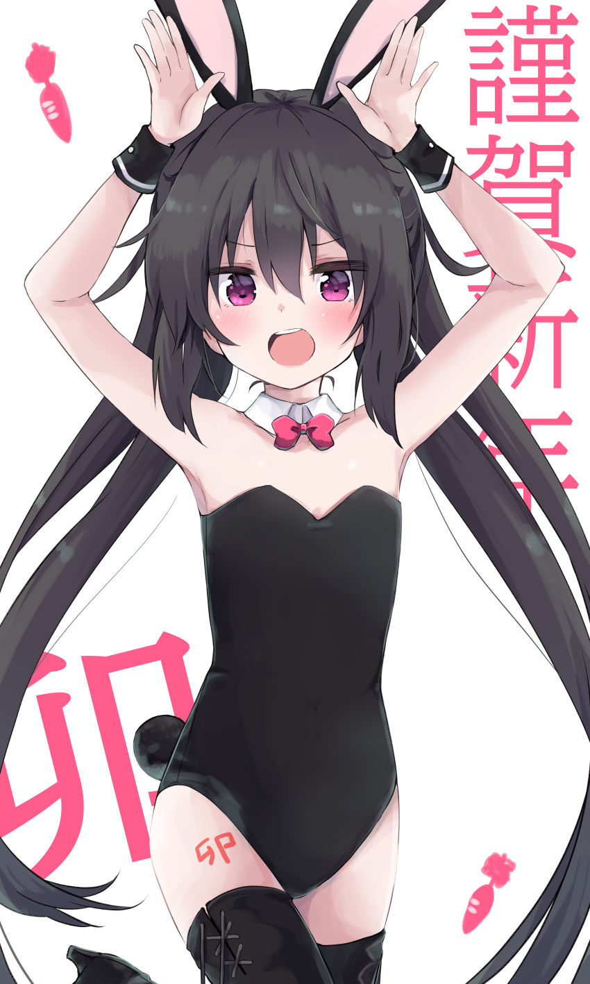 1girl :d absurdres amano_kouki animal_ears arms_up background_text bangs bare_shoulders black_hair black_leotard black_thighhighs blush bow bowtie bunny_pose collar commentary_request detached_collar hair_between_eyes high_heels highres kemonomimi_mode leotard long_hair note-chan original playboy_bunny purple_eyes rabbit_ears rabbit_girl rabbit_tail red_bow red_bowtie simple_background smile solo strapless strapless_leotard tail teeth thighhighs translation_request upper_teeth_only very_long_hair white_background white_collar wing_collar wrist_cuffs