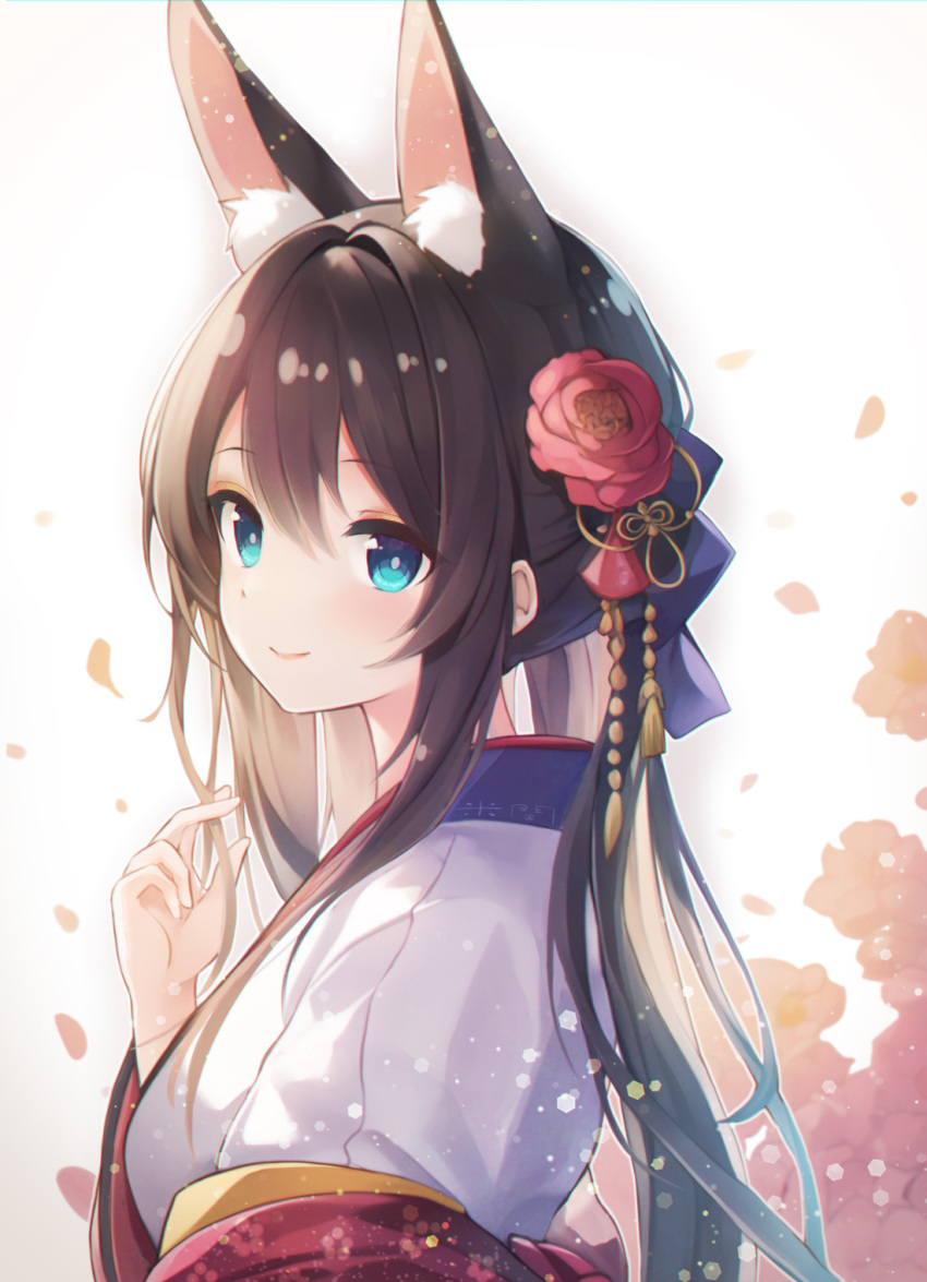 1girl animal_ear_fluff animal_ears bangs black_hair blue_eyes breasts closed_mouth commentary_request floral_background flower fox_ears grey_background hair_between_eyes hair_flower hair_ornament hand_up highres japanese_clothes kimono long_sleeves looking_at_viewer looking_to_the_side off_shoulder open_clothes original petals red_flower simple_background small_breasts smile solo upper_body white_kimono wide_sleeves yonema