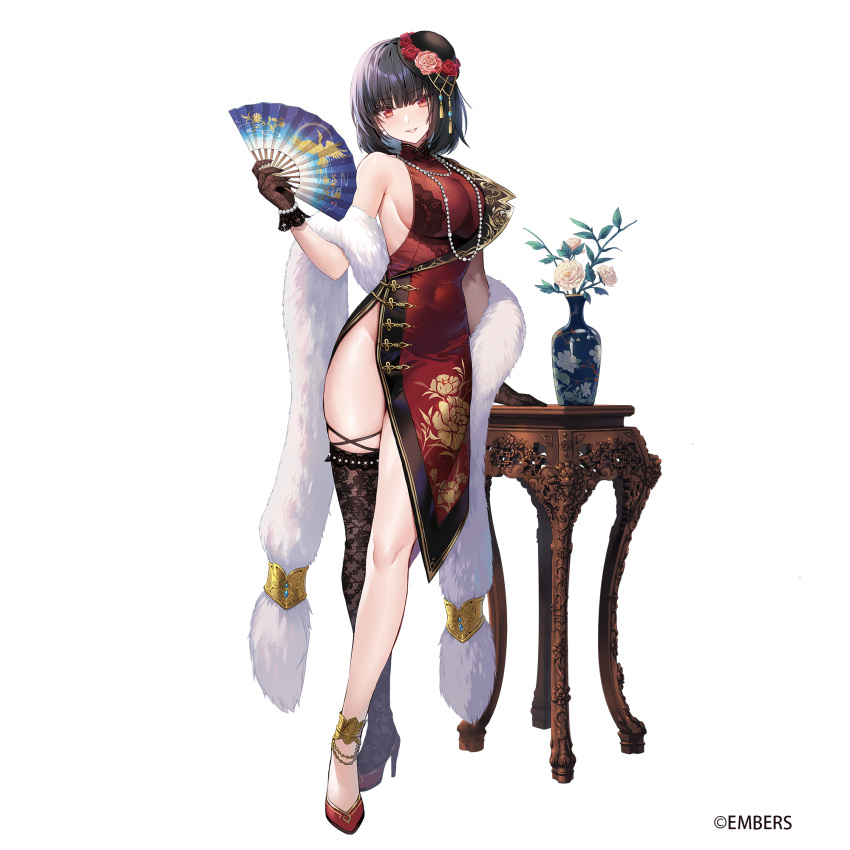 1girl ash_arms bare_shoulders black_hair black_headwear breasts brown_gloves brown_thighhighs china_dress chinese_clothes covered_navel crossed_legs dress feather_boa flower fokker_dr.i_(ash_arms) folding_fan full_body gloves grin hand_fan hat high_heels highres holding holding_fan large_breasts legs lino_chang looking_at_viewer no_panties pelvic_curtain red_dress red_eyes red_footwear short_hair side_slit sideboob simple_background single_thighhigh sleeveless sleeveless_dress smile solo standing table thighhighs thighs vase watson_cross white_background white_flower