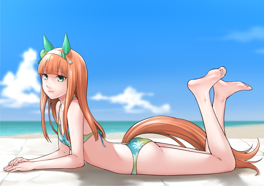 1girl animal_ears bangs bare_arms bare_legs bare_shoulders barefoot bikini blue_bikini blue_sky blurry blurry_background brown_hair closed_mouth cloud commentary_request day depth_of_field floral_print green_bikini green_eyes hairband highres horizon horse_ears horse_girl horse_tail legs_up long_hair looking_at_viewer lying ocean ogry_ching on_stomach outdoors print_bikini silence_suzuka_(umamusume) sky soles solo swimsuit tail umamusume water white_hairband