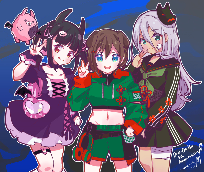 3girls abeno-shakuji-maya bandaged_leg bandaged_neck bandages bangs black_hair blue_eyes brown_hair closed_mouth demon_horns denonbu dress fox_mask frills grey_hair hair_ornament highres horns jacket long_hair long_sleeves looking_at_viewer mask midriff multicolored_hair multiple_girls navel nonkomu_(furiten5553) ogami_matoi open_mouth pomemori purple_dress red_eyes reml school_uniform serafuku shorts skirt smile standing thigh_strap twintails v