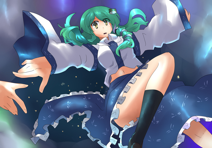 akatoro_(nightlord) black_legwear frog green_hair hair_ornament kneehighs kochiya_sanae midriff snake socks solo touhou yellow_eyes