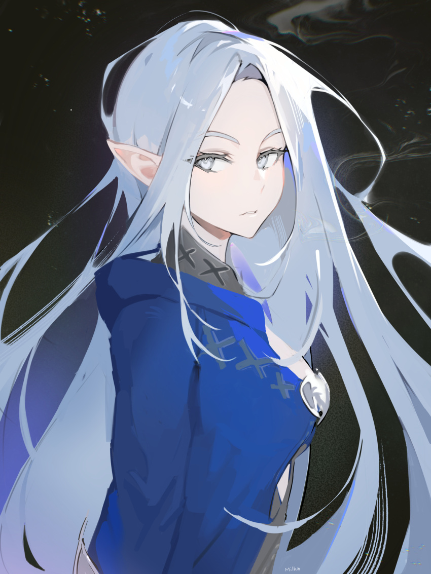 1girl arm_at_side black_background blue_jacket elezen elf expressionless final_fantasy final_fantasy_xiv floating_hair from_side grey_eyes grey_hair highres jacket long_hair looking_at_viewer milka_(milk4ppl) parted_lips pointy_ears solo upper_body ysayle_dangoulain