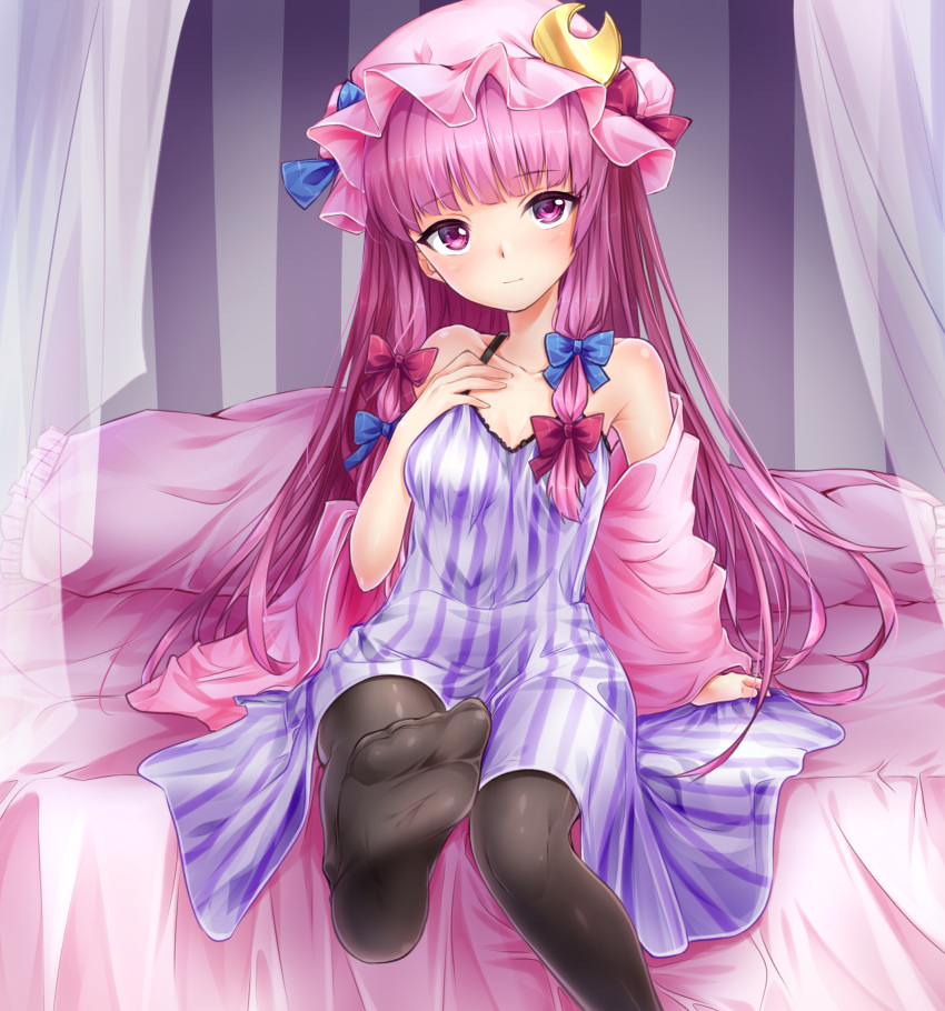 1girl bangs bed black_legwear blue_bow bow breasts cleavage collarbone crescent crescent_hair_ornament curtains dress eyebrows_visible_through_hair hair_ornament hair_over_shoulder hat hat_bow head_tilt highres indoors long_dress long_hair looking_at_viewer medium_breasts off_shoulder pantyhose patchouli_knowledge pink_hair pink_hat purple_eyes red_bow sea_scorpion_(umisasori) shiny shiny_hair shiny_skin sitting sleeveless sleeveless_dress smile solo striped striped_background striped_dress touhou very_long_hair