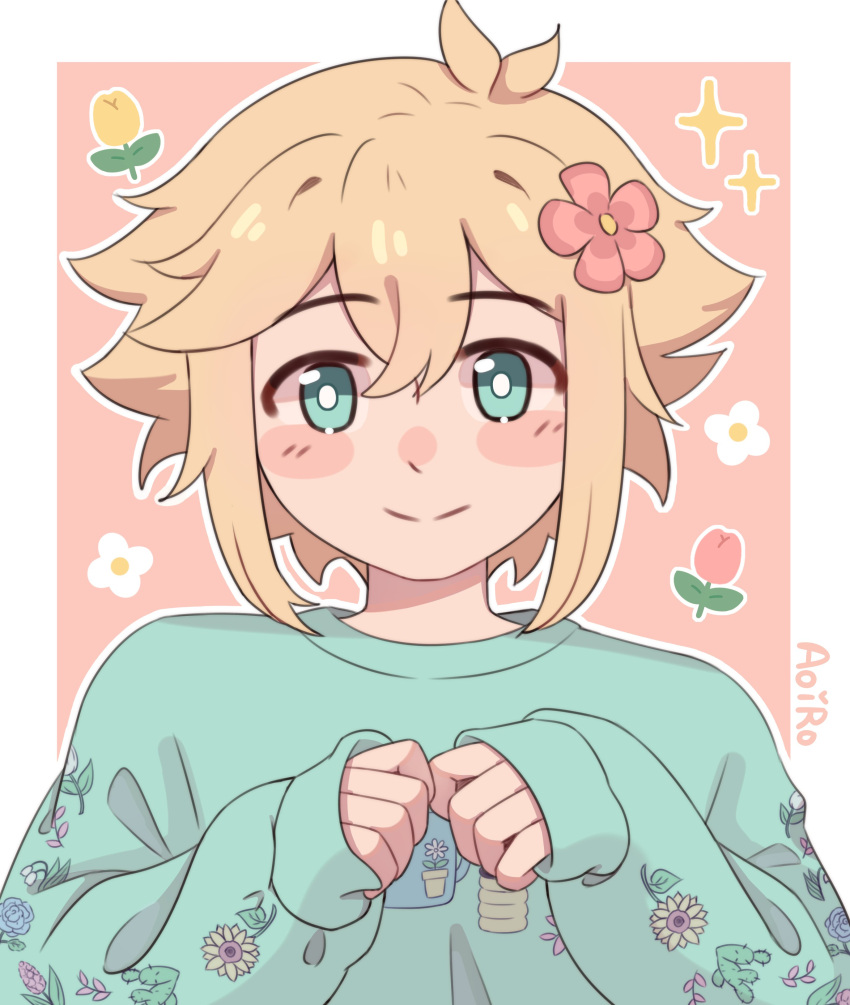 1boy absurdres alternate_costume alternate_eye_color aoiro_arts basil_(omori) blonde_hair blush bright_pupils closed_mouth flower green_eyes green_sweater hair_flower hair_ornament highres long_sleeves looking_at_viewer omori short_hair sleeves_past_wrists smile solo sweater upper_body white_pupils
