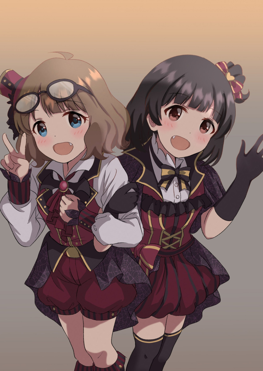 2girls absurdres ahoge arm_hug bat_ornament black-framed_eyewear black_capelet black_gloves black_hair black_thighhighs blue_eyes blush bow brown_eyes brown_hair capelet commentary dress eyewear_on_head fang flat_chest gloves grey_background hair_bow hand_up hat highres idolmaster idolmaster_million_live! idolmaster_million_live!_theater_days long_sleeves looking_at_viewer medium_hair mini_hat multiple_girls nakatani_iku open_mouth puffy_shorts red_dress red_headwear red_shorts red_vest shirt shorts side_ponytail sidelocks skirt smile striped striped_skirt suou_momoko thighhighs v vertical-striped_skirt vertical_stripes vest waving wavy_hair white_shirt yukiho_kotori