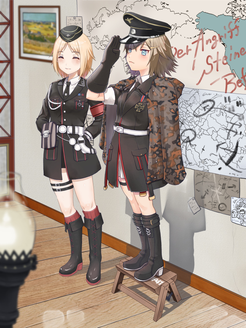 2girls akira_(gjvx3472) black_gloves blonde_hair boots brown_hair camouflage_cloak commission cross garrison_cap german_text girls'_frontline gloves hat highres iron_cross map military military_hat military_uniform mp40_(girls'_frontline) mp41_(girls'_frontline) multiple_girls on_stool peaked_cap pixiv_commission salute short_hair smile translation_request uniform wehrmacht world_war_ii
