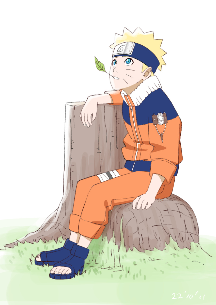 1boy blonde_hair blue_eyes commentary_request ebata_kyouhei facial_mark forehead_protector full_body grass highres konohagakure_symbol leaf male_focus mouth_hold naruto naruto_(series) sitting sitting_on_tree_stump solo toeless_footwear tree_stump uzumaki_naruto whisker_markings