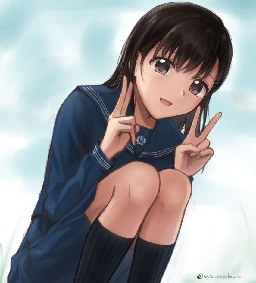 1girl black_hair black_socks blue_sky brown_eyes commission double_v happy highres original pixiv_commission school_uniform serafuku setu_kurokawa sky smile socks squatting uniform v