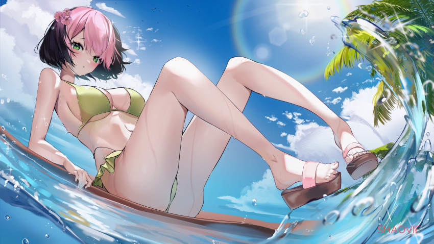 1girl arm_support artist_name ass bikini black_hair blush breasts cloud cloudy_sky commentary day dutch_angle english_commentary feet flower frilled_bikini frills full_body green_bikini green_eyes hair_flower hair_ornament highres knees_up large_breasts leaning_back legs lens_flare long_legs looking_at_viewer medium_hair multicolored_hair navel ocean osu! outdoors palm_tree parted_bangs pink_flower pink_hair pippi_(osu!) platform_footwear sandals shadow shaoviie sitting sky solo splashing swimsuit thighs toenails toes tree two-tone_hair water wet