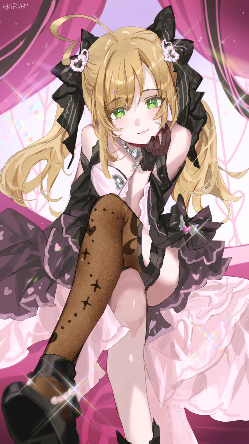 1girl ahoge bare_shoulders black_bow black_dress black_footwear black_gloves black_ribbon blonde_hair blurry blush bow breasts brown_thighhighs closed_mouth crossed_legs depth_of_field dress dress_bow glint gloves green_eyes hair_bow hair_ornament hair_ribbon hand_on_own_face hand_up haruri head_rest heart heart_hair_ornament heart_in_eye heart_print highres idolmaster idolmaster_cinderella_girls idolmaster_cinderella_girls_starlight_stage large_breasts layered_dress leaning_forward long_hair looking_at_viewer pink_curtains print_dress print_thighhighs rainbow_gradient ribbon sato_shin shoes signature single_thighhigh sitting smile solo sparkle symbol_in_eye thighhighs twintails