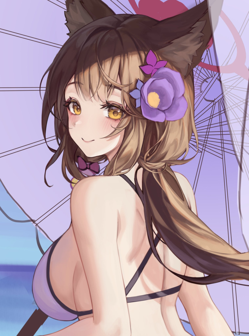 1girl 1yu_x animal_ears back bare_shoulders bikini blue_archive breasts brown_hair closed_mouth flower fox_ears from_behind hair_flower hair_ornament halo highres large_breasts linea_alba long_hair looking_at_viewer looking_back official_alternate_costume oil-paper_umbrella smile solo string_bikini swimsuit umbrella upper_body wakamo_(blue_archive) wakamo_(swimsuit)_(blue_archive) white_bikini yellow_eyes